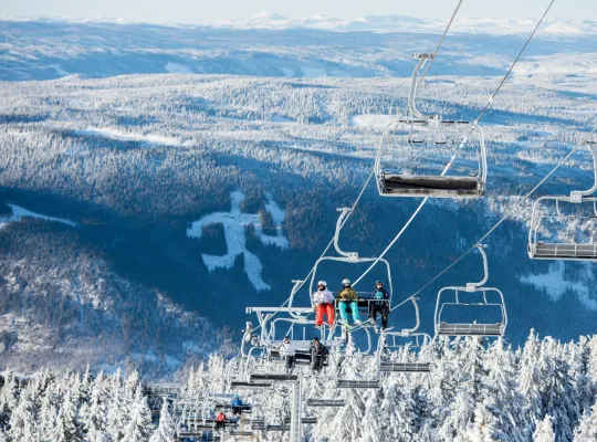 utsikt stolheis 3 og fakkelmannen Hafjell